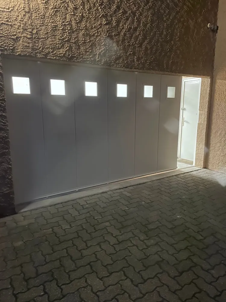 Grande porte de garage